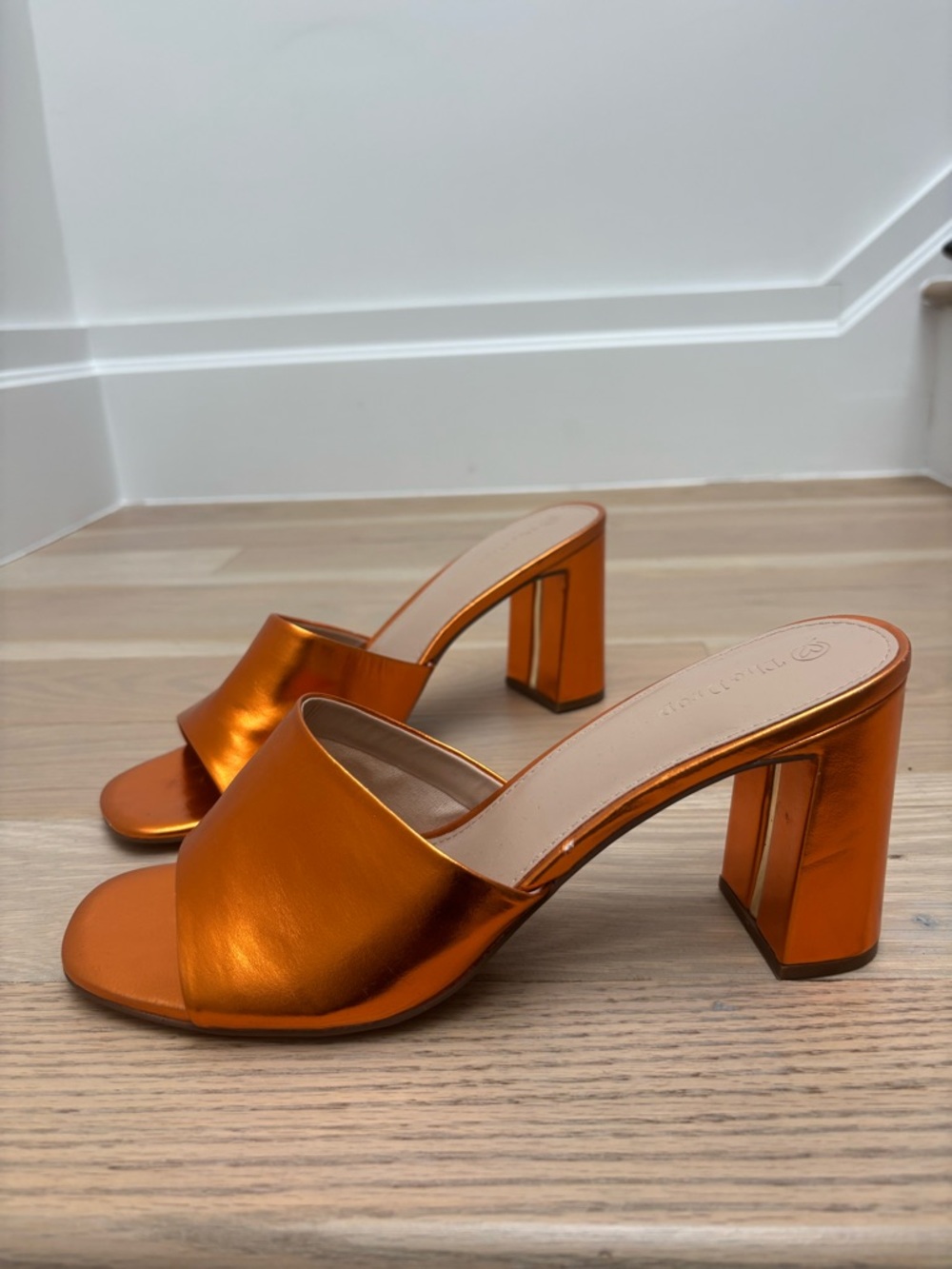 The Drop Metallic Open-Toe Block Heel Mule in Fire Orange - Picture 5 of 9